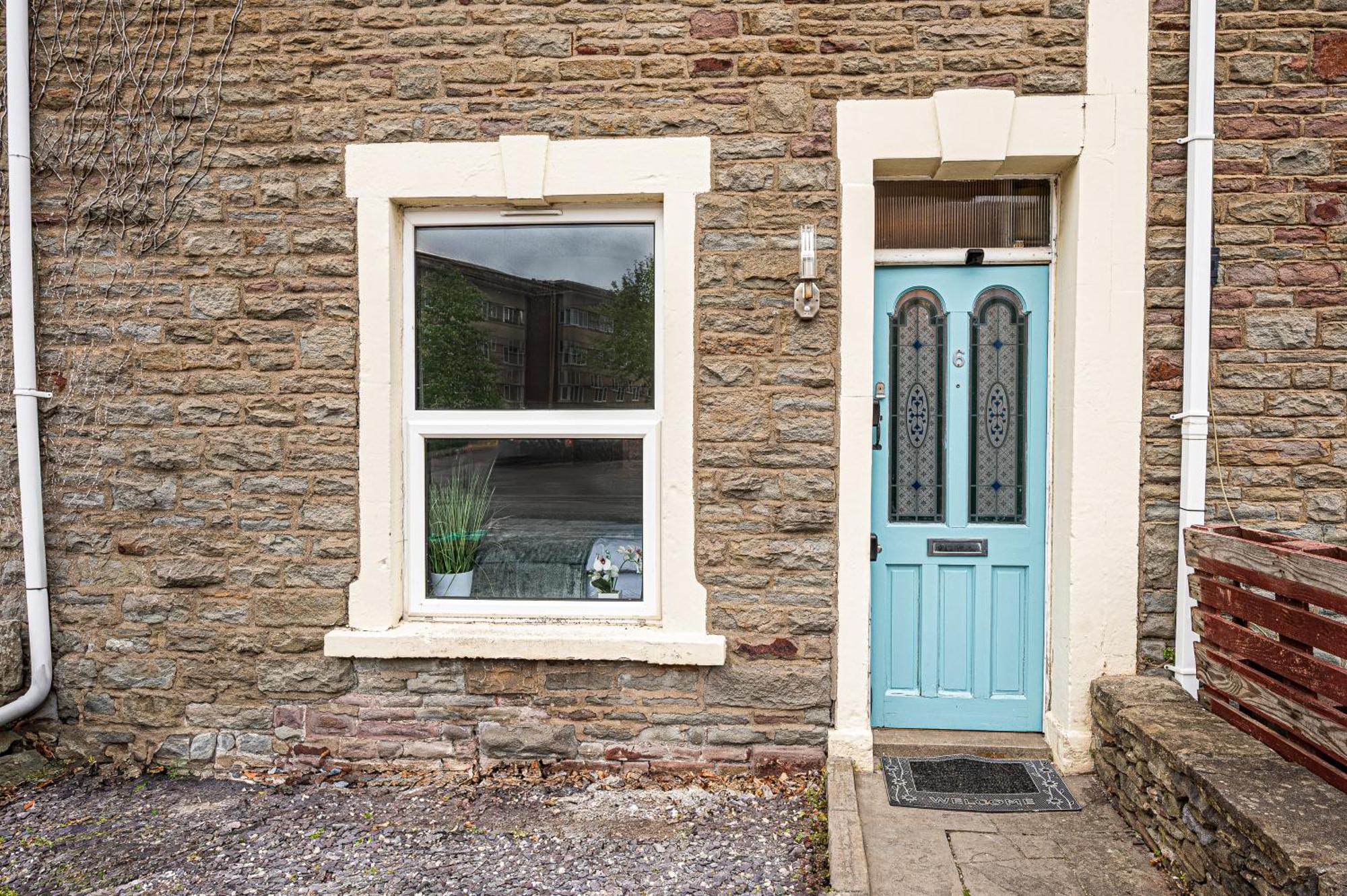 Stella's Cottage- Cute Traditional In South West By Staystaycations Holiday home