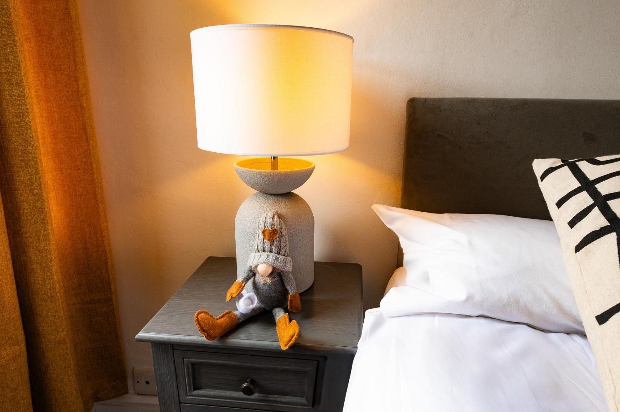 Stella's Cottage- Cute Traditional In South West By Staystaycations Holiday home