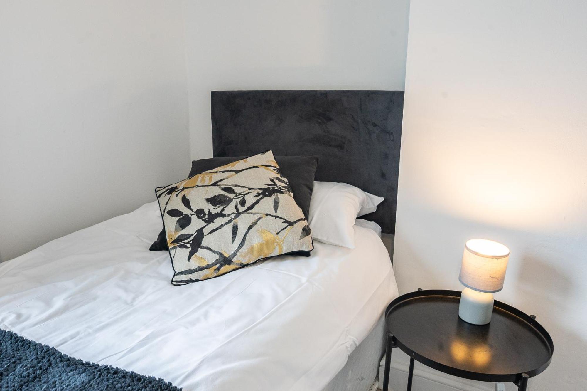 Holiday home Stella's Cottage- Cute Traditional In South West By Staystaycations
