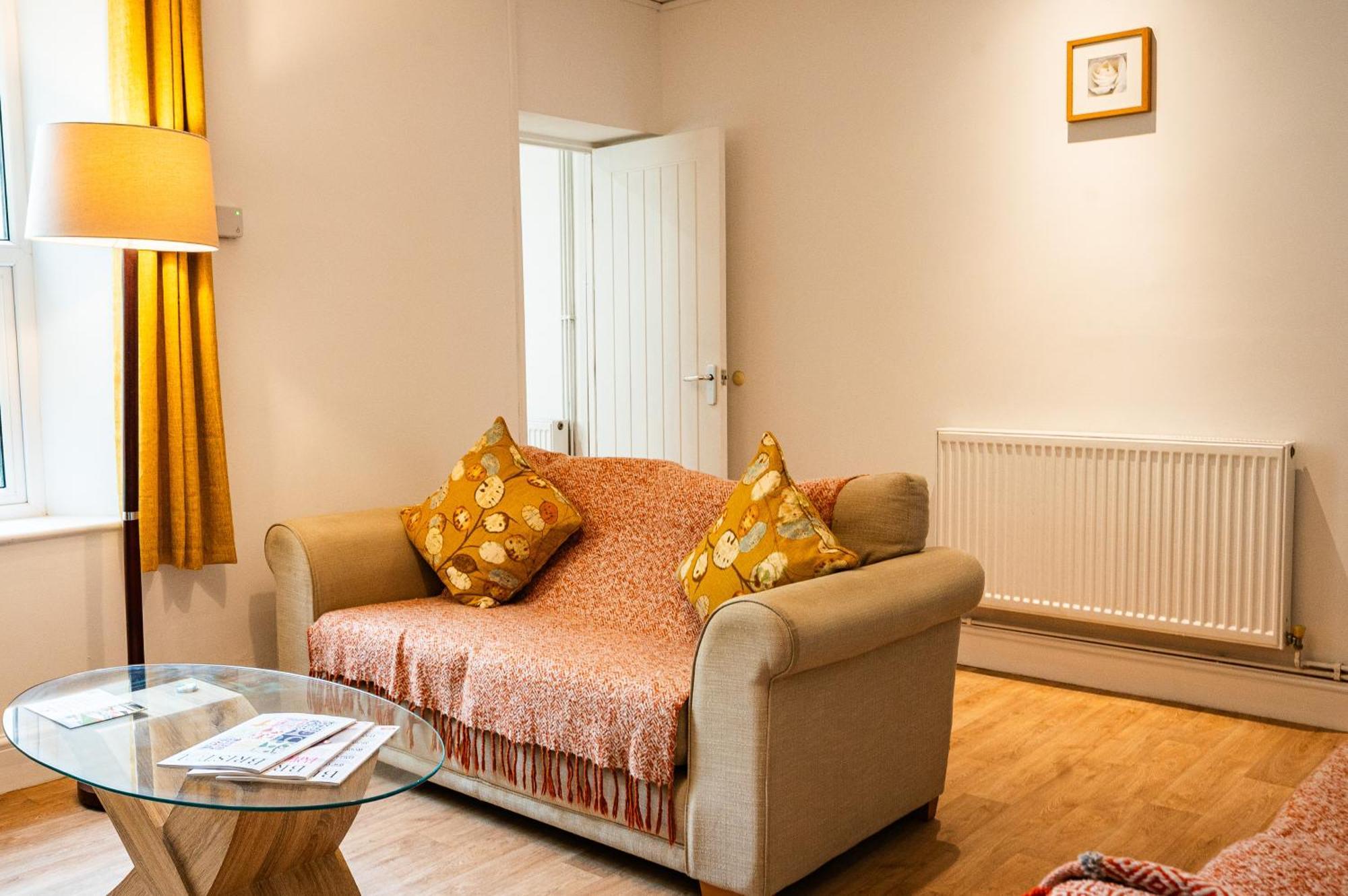 Holiday home Stella's Cottage- Cute Traditional In South West By Staystaycations Bristol